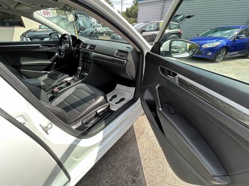 Used 2016 Volkswagen Passat 1.8T SE FWD image 9