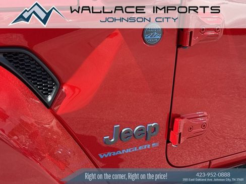 Used 2024 Jeep Wrangler Unlimited w/ Convenience Group AWD/4WD image 12