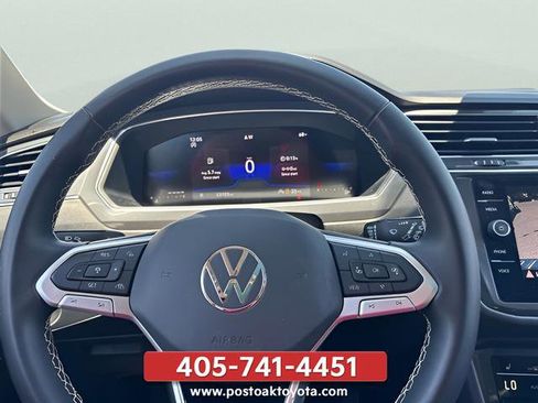 Used 2023 Volkswagen Tiguan SE w/ Panoramic Sunroof Package FWD image 16