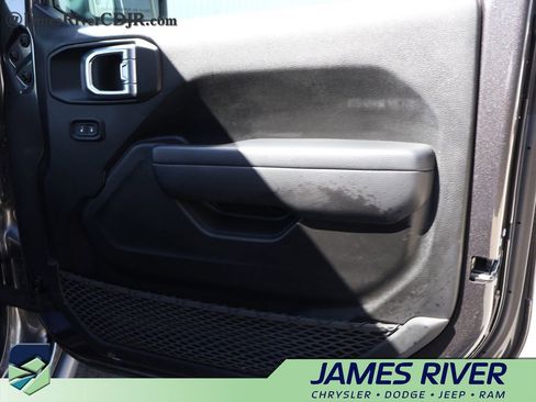 Used 2023 Jeep Wrangler Unlimited w/ Cold Weather Group AWD/4WD image 8