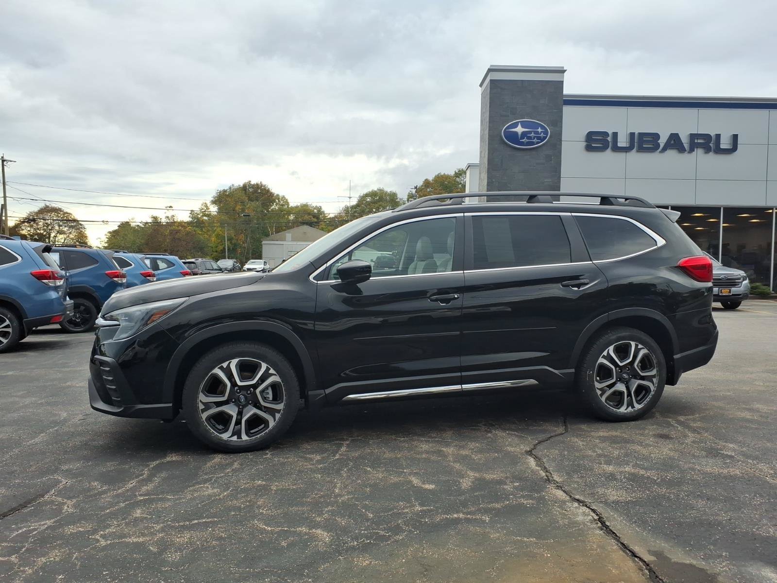 Used 2024 Subaru Ascent Limited w/ Technology Package AWD/4WD image 4