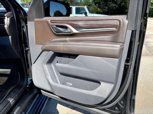 Used 2021 GMC Yukon Denali w/ Denali Premium Package AWD/4WD image 24