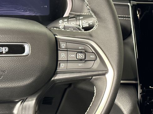 New 2025 Jeep Grand Cherokee Altitude image 18