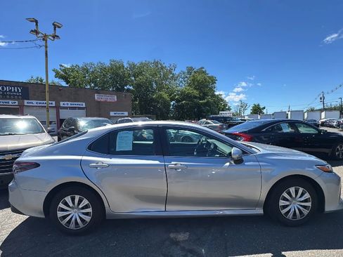 Used 2022 Toyota Camry LE FWD image 4