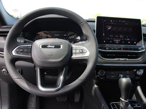 New 2026 Jeep Compass Latitude image 8