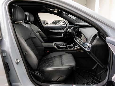 Used 2023 BMW 740i RWD image 36
