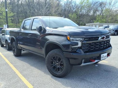 Used 2023 Chevrolet Silverado 1500 ZR2 w/ Technology Package image 4