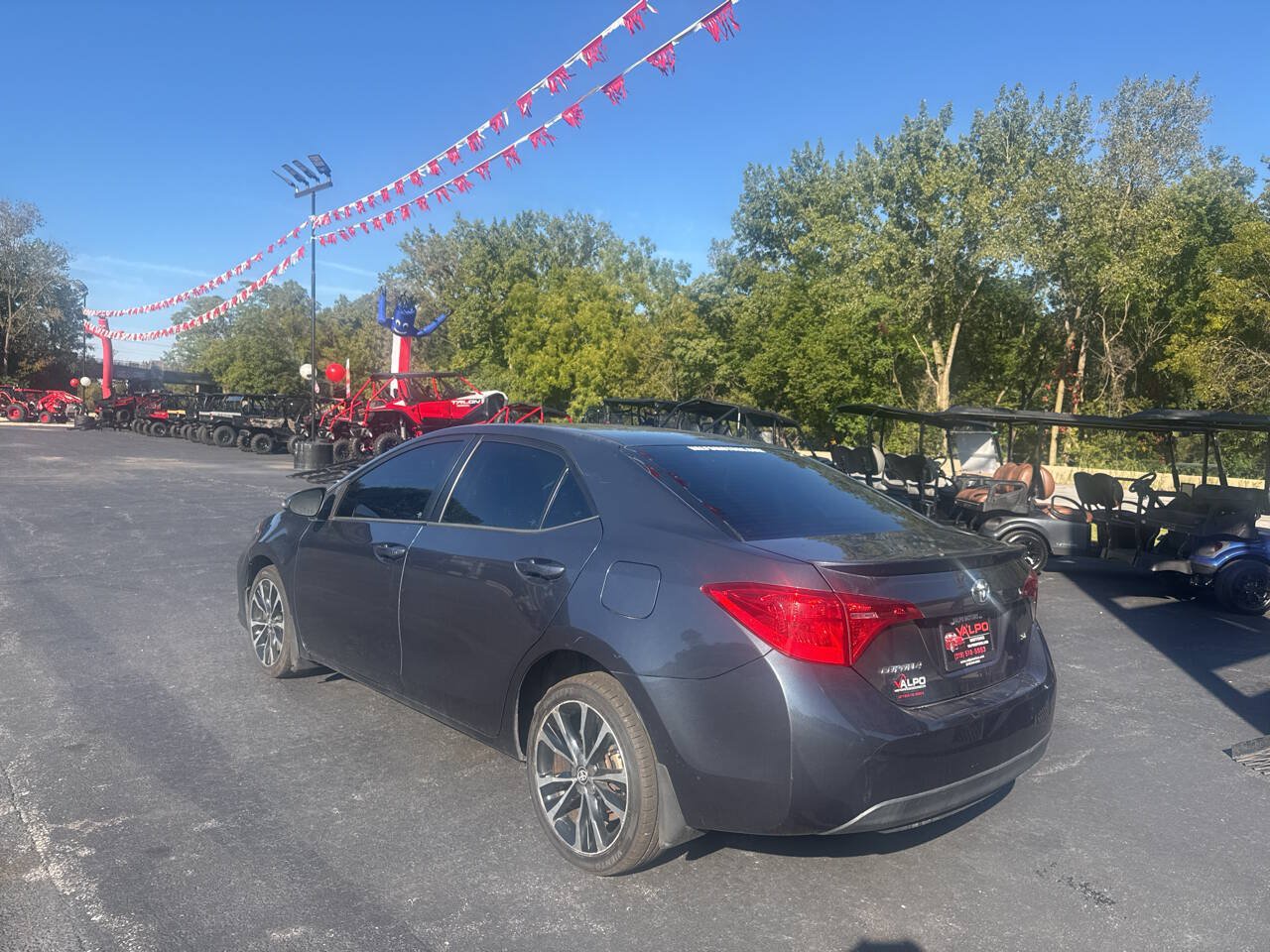 Used 2017 Toyota Corolla SE w/ Carpet Mat Package (TMS) FWD image 12