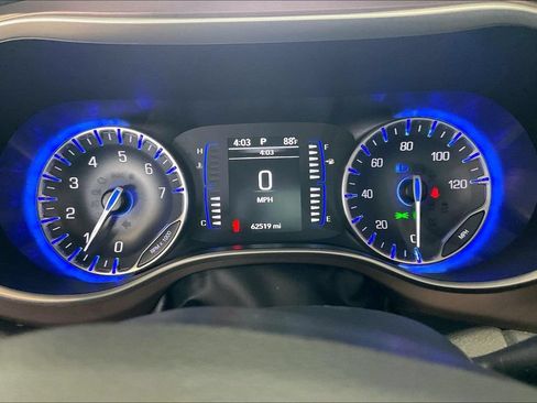 Used 2023 Chrysler Voyager LX FWD image 7