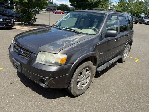 Used 2005 Ford Escape Limited AWD/4WD image 3