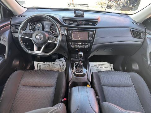 Used 2017 Nissan Rogue SV w/ SV Premium Package AWD/4WD image 14