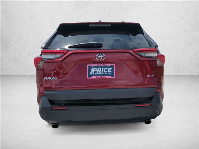 Used 2021 Toyota RAV4 XLE w/ Convenience Package FWD image 7
