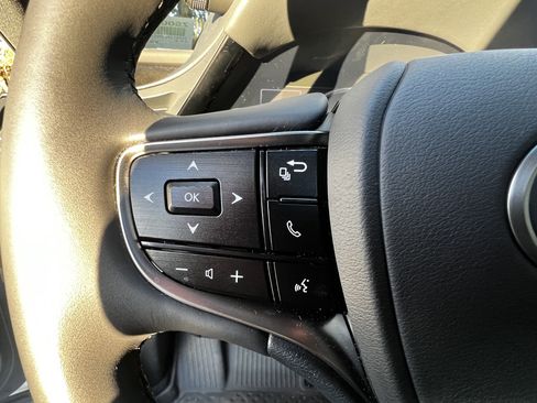 Used 2023 Lexus ES 350 w/ Premium Package image 18