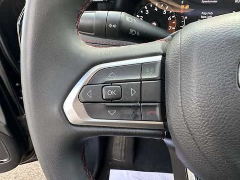 Used 2025 Jeep Compass Trailhawk image 23