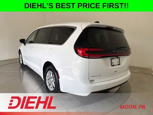 New 2027 Chrysler Pacifica Select FWD image 5