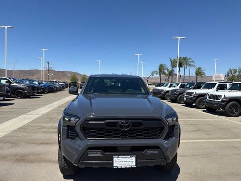 Used 2025 Toyota Tacoma TRD Off-Road AWD/4WD image 3