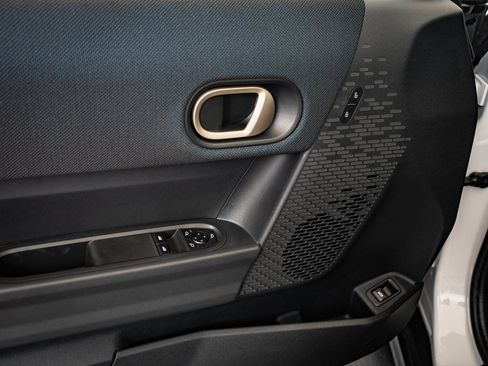 Certified 2025 MINI Cooper 2-Door Hardtop image 18