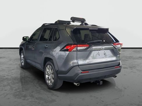 Used 2021 Toyota RAV4 XLE Premium FWD image 3