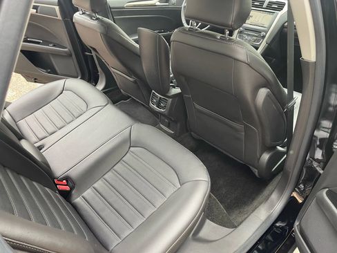 Used 2016 Ford Fusion SE w/ Equipment Group 202A image 13