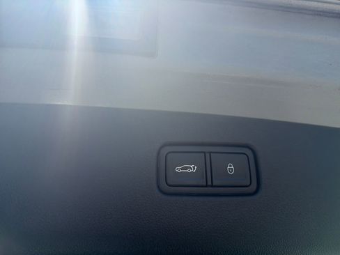 Used 2025 Genesis GV70 2.5T AWD/4WD image 11