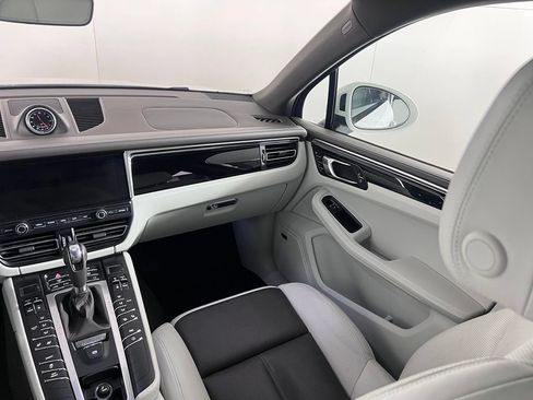Certified 2020 Porsche Macan S AWD/4WD image 23