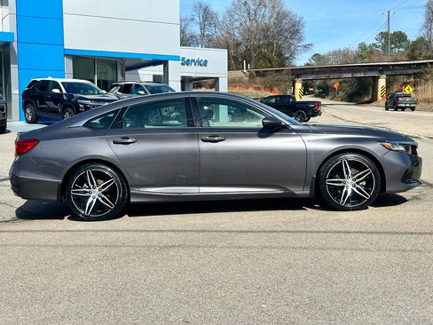 Used 2022 Honda Accord Touring image 2