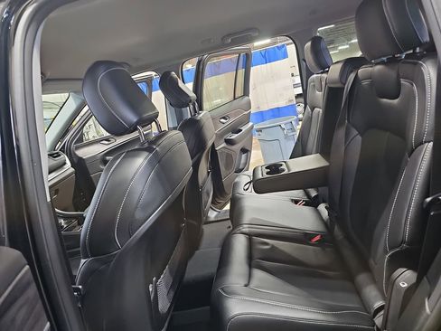 Used 2023 Jeep Grand Cherokee Limited image 13