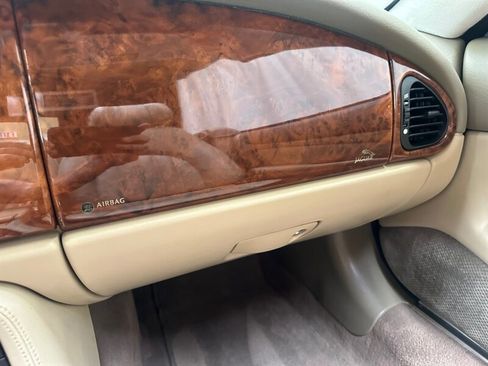 Used 2005 Jaguar XK8 Convertible image 33