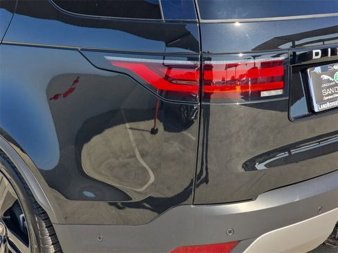 New 2025 Land Rover Discovery S image 37