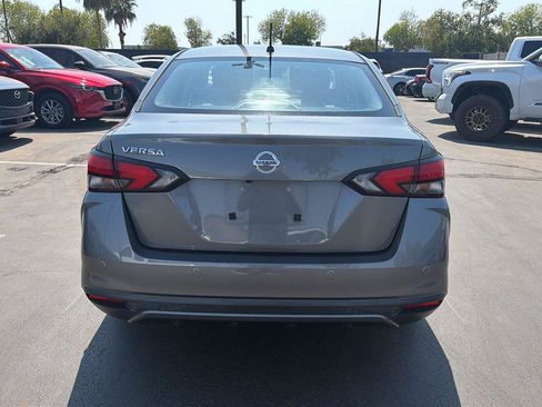 Used 2020 Nissan Versa S FWD image 3