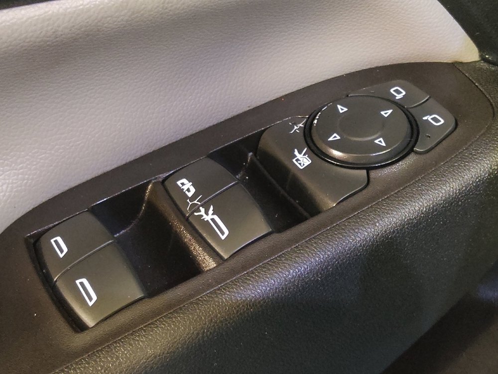 Used 2021 Chevrolet Equinox LS FWD image 27