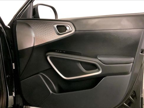 Certified 2025 Kia Soul LX w/ LX Technology Package FWD image 25