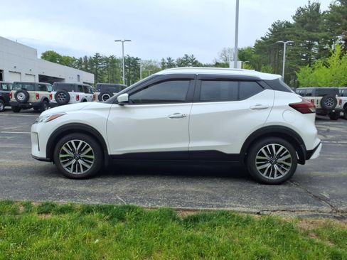 Used 2023 Nissan Kicks SV FWD image 7