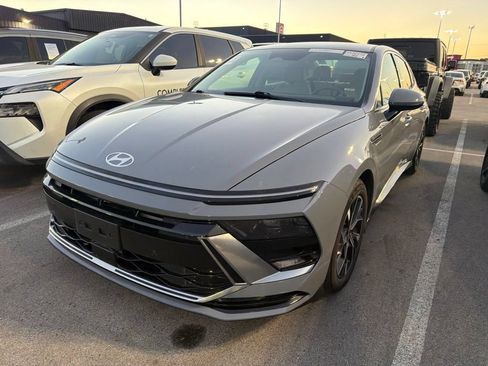 Used 2025 Hyundai Sonata SEL FWD image 1