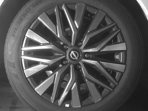 Used 2025 Nissan Altima 2.5 SV FWD image 15