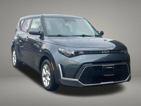 Used 2025 Kia Soul LX w/ LX Technology Package FWD image 8