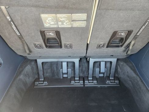 Used 2025 Kia Carnival EX image 34