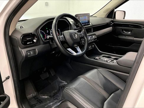 Used 2025 Honda Pilot EX-L image 16