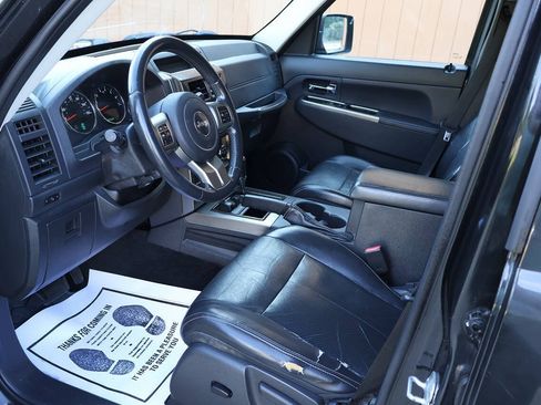 Used 2011 Jeep Liberty Limited AWD/4WD image 11