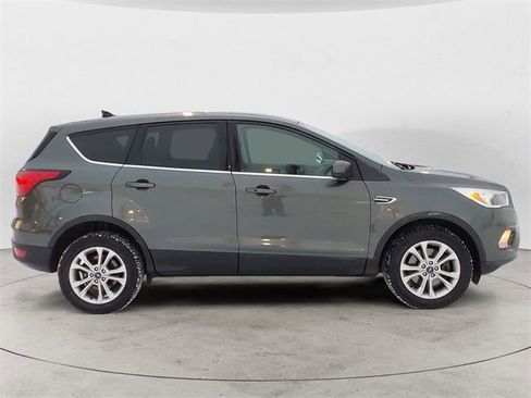 Used 2019 Ford Escape SE image 6