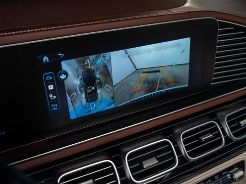 Used 2025 Mercedes-Benz Maybach GLS 600 4MATIC image 32