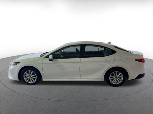 Used 2025 Toyota Camry LE image 8