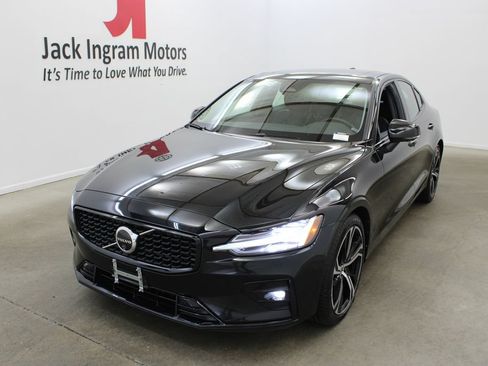 Used 2024 Volvo S60 B5 Plus AWD/4WD image 2