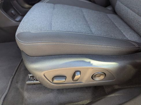 Used 2025 GMC Acadia Elevation image 11