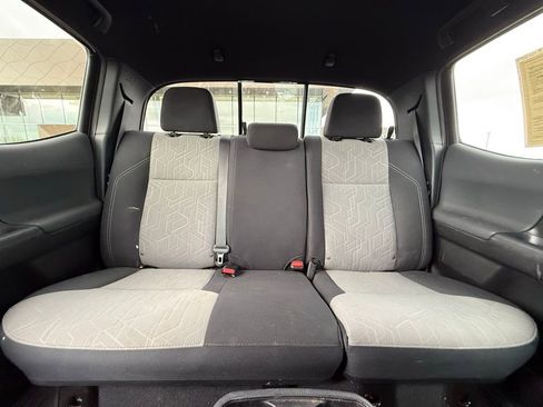 Used 2021 Toyota Tacoma TRD Sport w/ Technology Package image 28