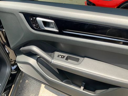 Used 2019 Porsche Cayenne AWD/4WD image 25