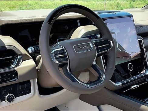 New 2026 GMC Yukon Denali w/ Denali Reserve Package AWD/4WD image 6