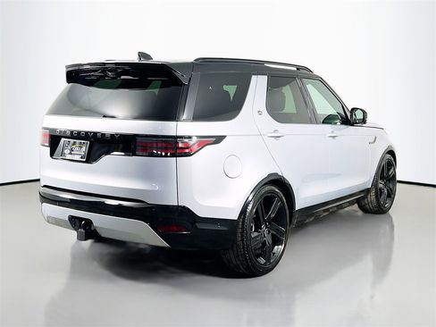 Certified 2024 Land Rover Discovery Dynamic SE image 5