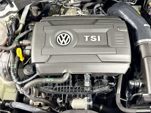 Used 2021 Volkswagen GTI SE FWD image 22