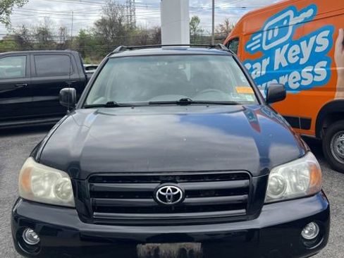 Used 2005 Toyota Highlander 4WD V6 w/ 3rd Row image 1